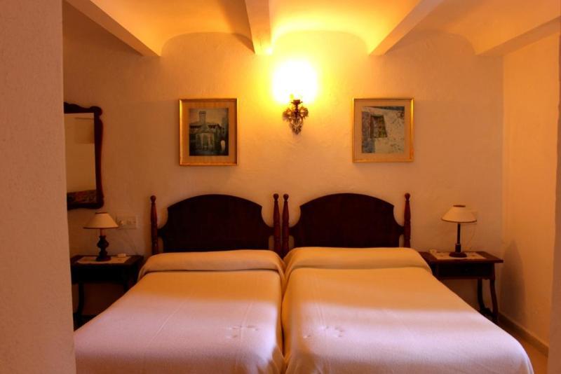 Hostal Los Pinos Cala de Sant Vicenc Eksteriør billede